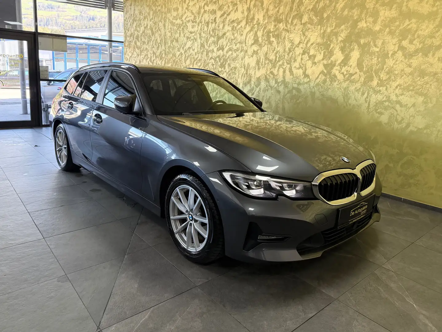 BMW 320 320 d xDrive Advantage *LED-LIGHT*LEDER*AHK.* Grau - 2