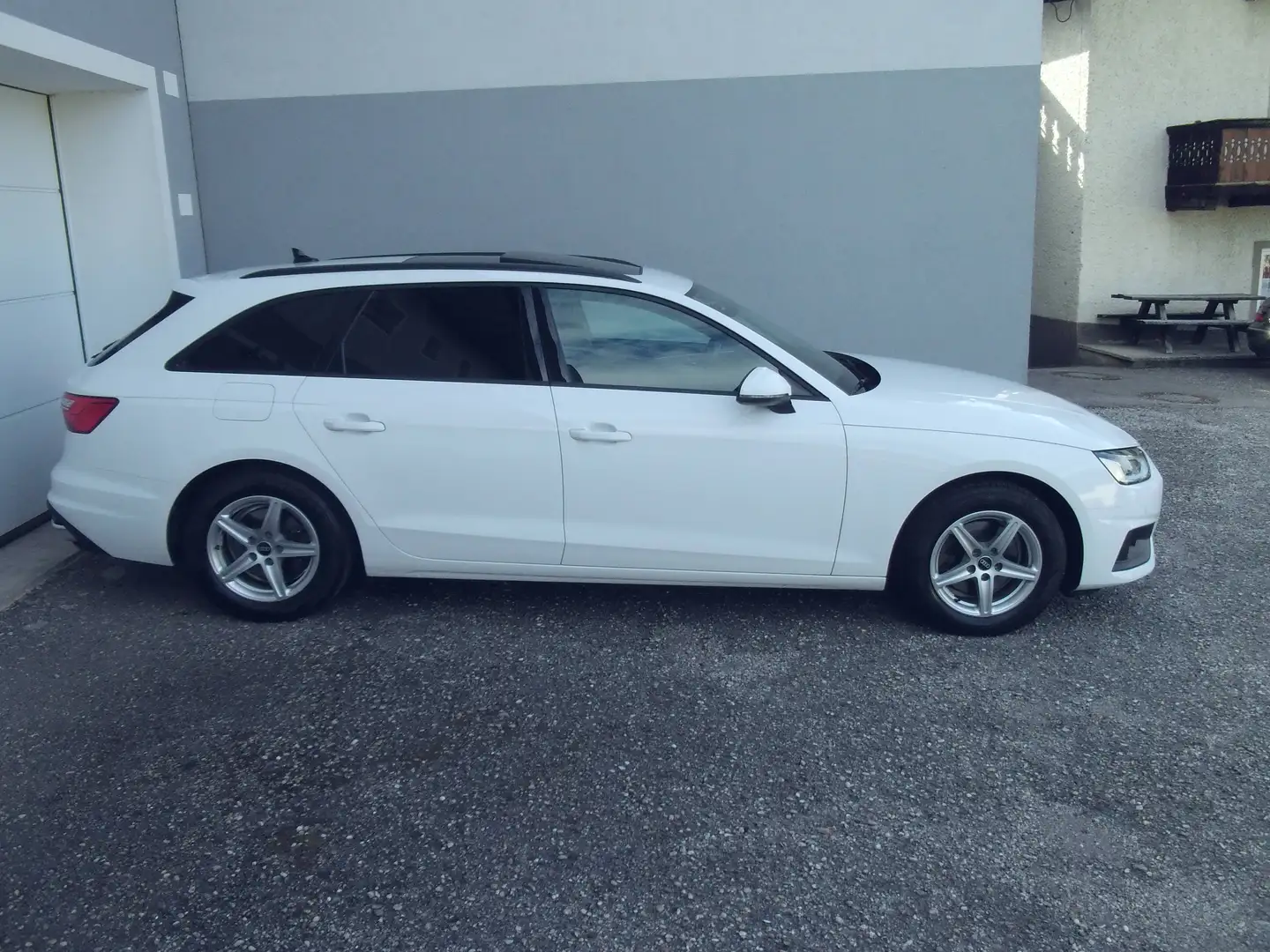 Audi A4 30 TDI NAVI, AHK, SCHIEBED. SPORTSITZE, PDC+, Weiß - 1