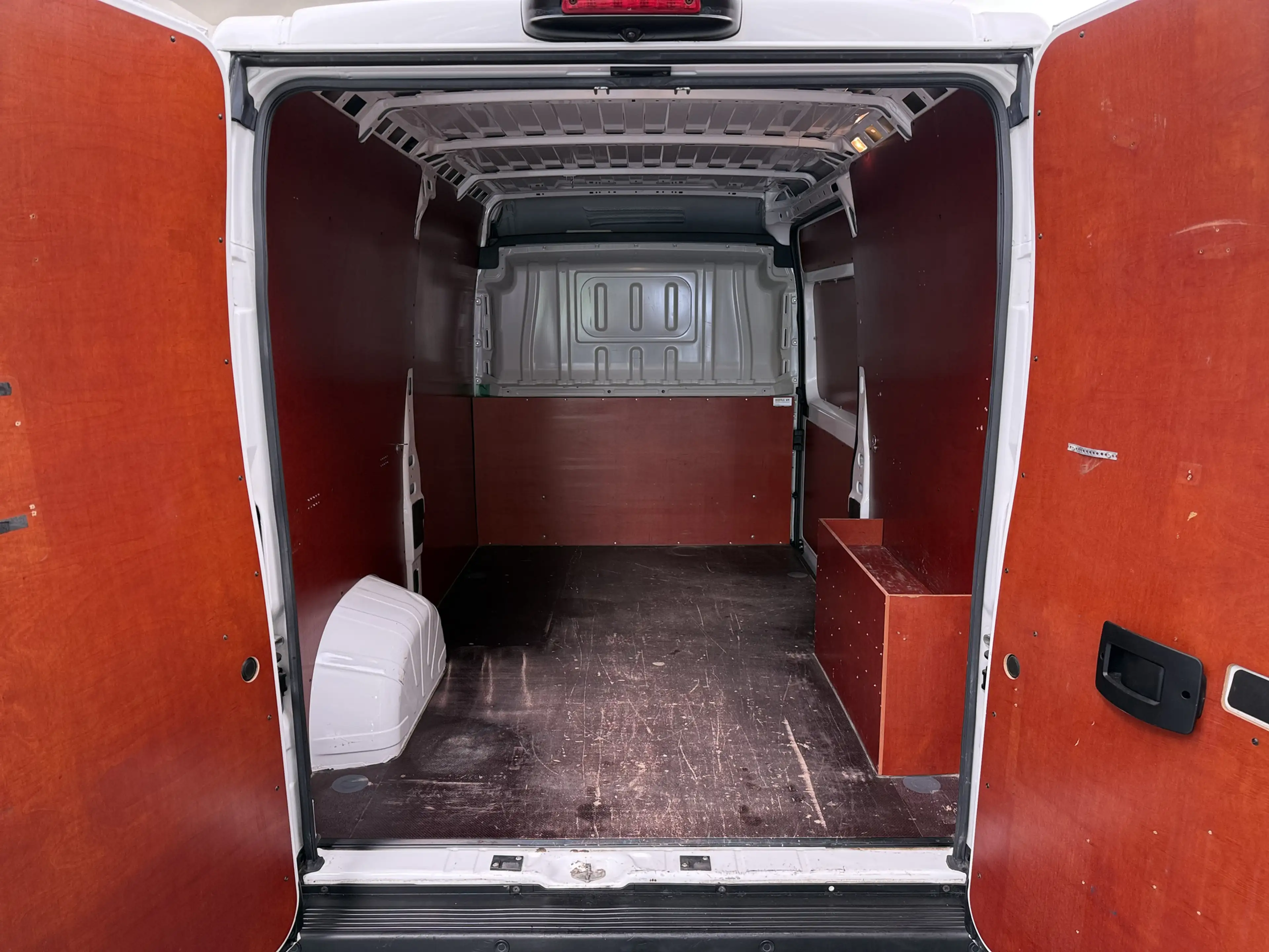Peugeot Boxer 330 2.2HDi 141PK L2H2 3-Persoons Euro 6 Trekhaak C — photo 12