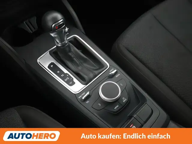 Audi Q2 view 25