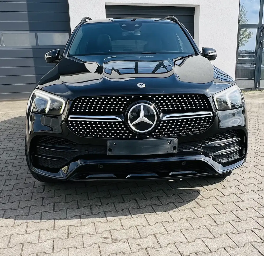 Mercedes-Benz GLE 400 GLE 400 d 4Matic AMG Line/Airmatic/Lm22/Pano Černá - 2