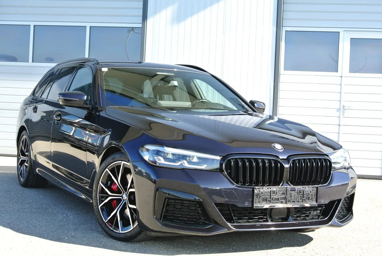 BMW 520 d touring Aut. *M-Sportpaket * LED * HUD * Schwarz - 1