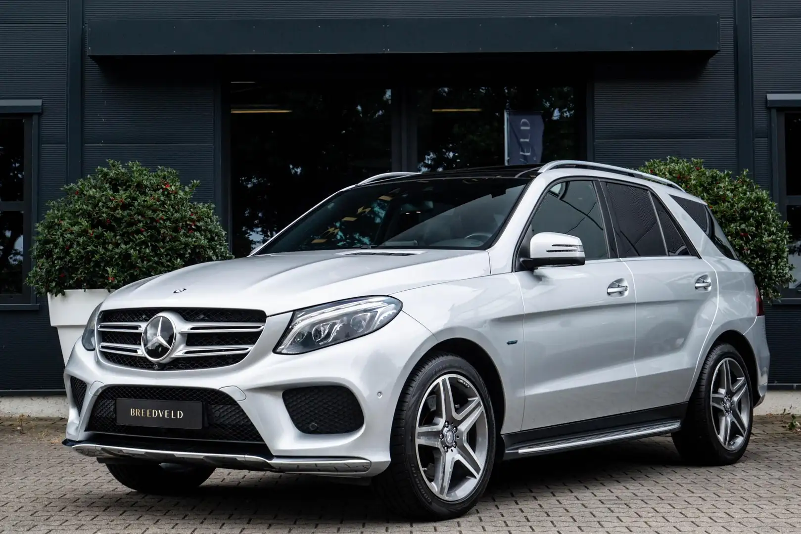 Mercedes-Benz GLE 500 e 4MATIC Grijs - 2