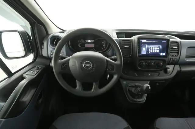 Opel Vivaro view 2