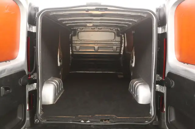 Opel Vivaro view 3