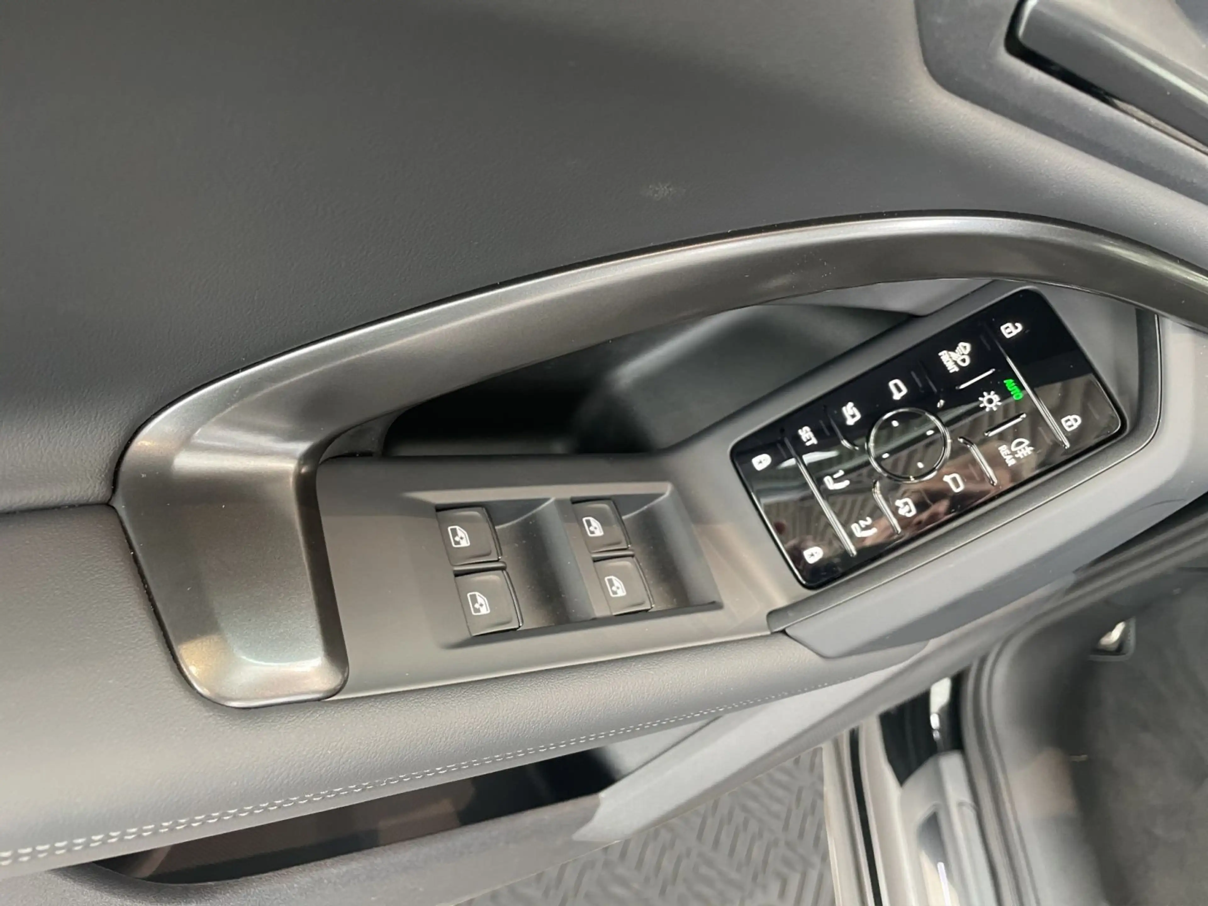 Audi Q5 SB TDI qu. S line Matrix B&O HuD Luftfahrwerk — photo 15