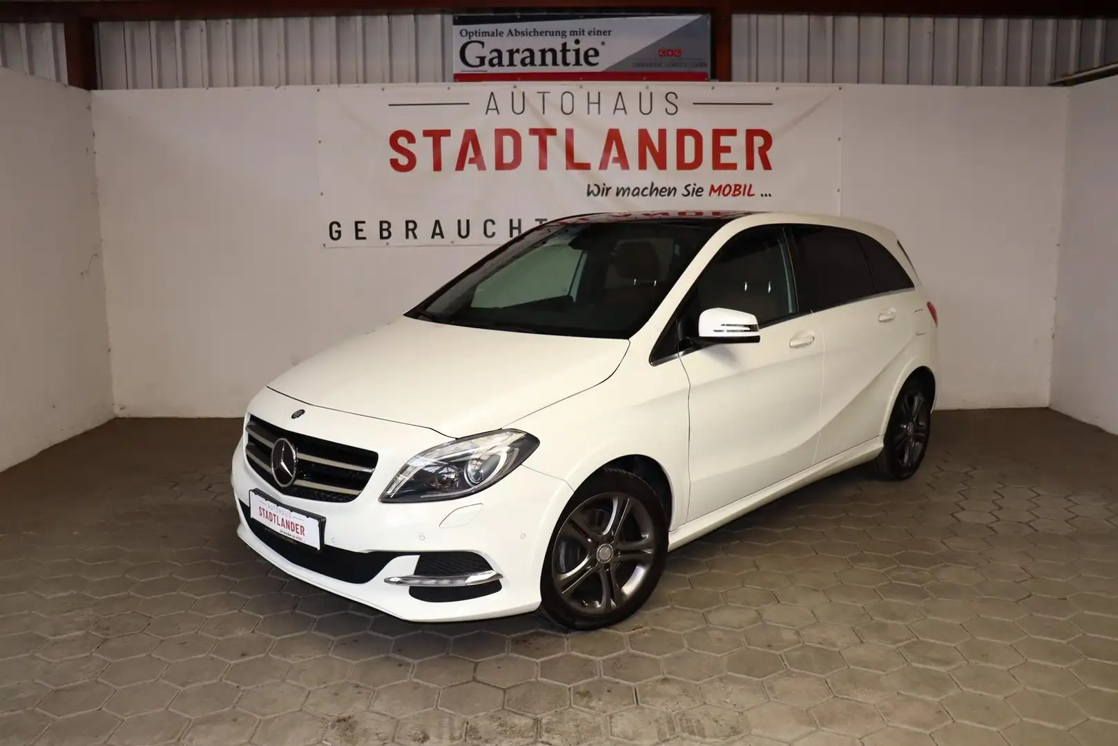 Mercedes-Benz B 200 c NGD HARMANKARDON*NAVI*CAM*PANO Weiß - 2