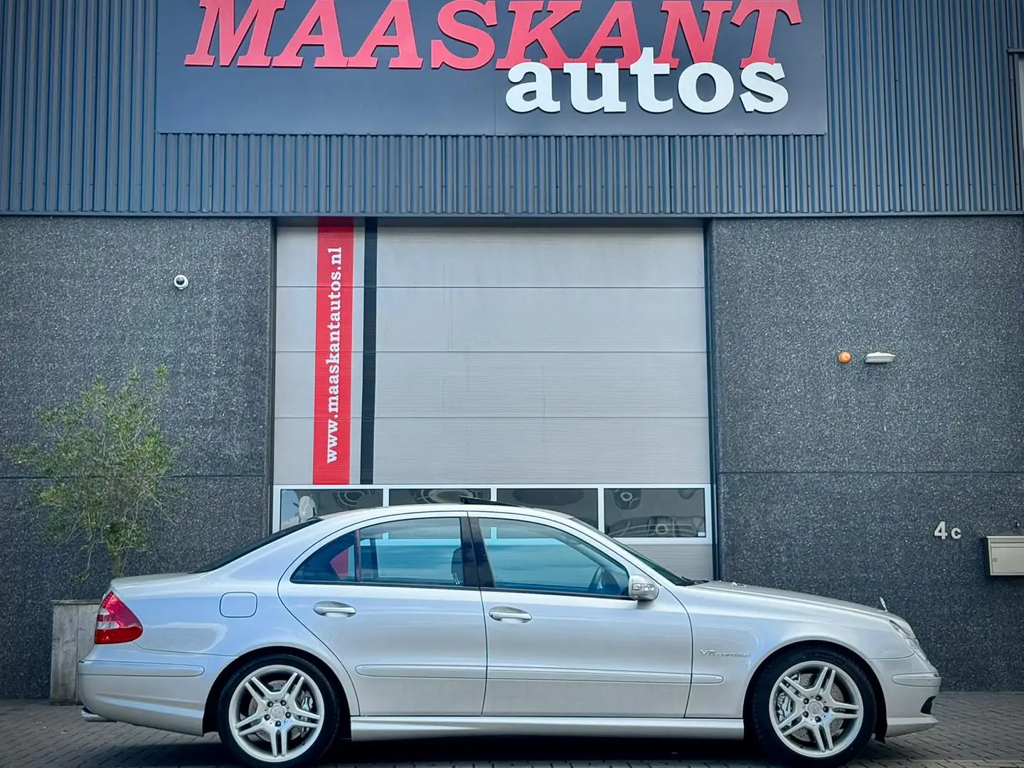 Mercedes-Benz E-Klasse E55 / V8 Kompressor / Sedan / 476pk / Sun Gris - 1