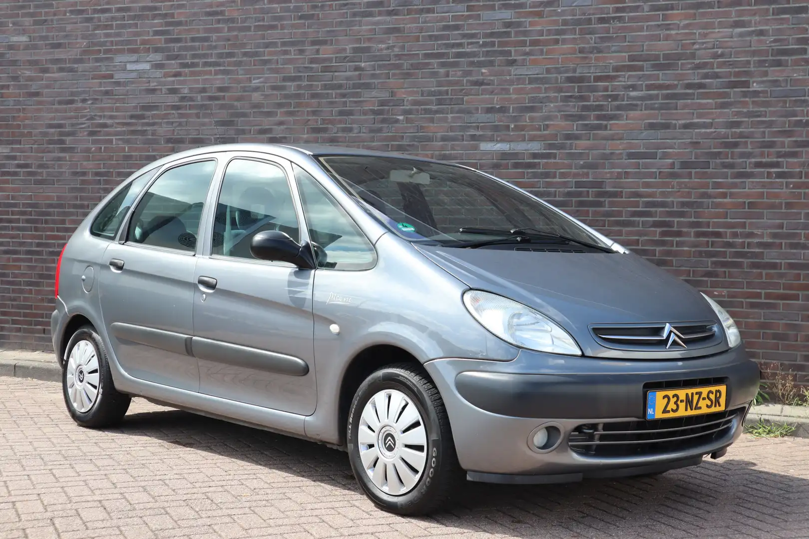 Citroen Xsara Picasso 1.8i-16V Différence 2, ijskoude airco, keurige aut Gris - 2