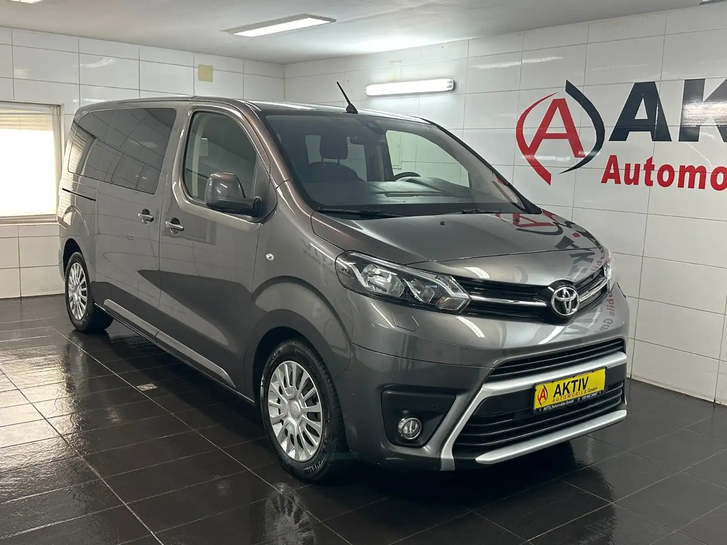 Toyota Proace Verso 1.5 D-4D Family *Orig.6Tkm*8 Sitzer Gris - 1