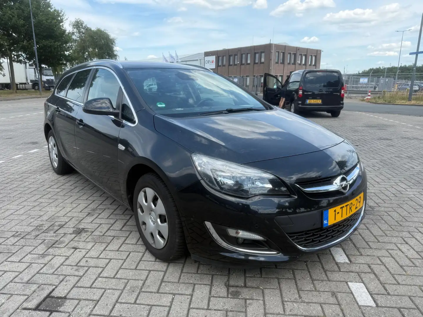 Opel Astra Sports Tourer 1.4 Turbo Cosmo Noir - 2