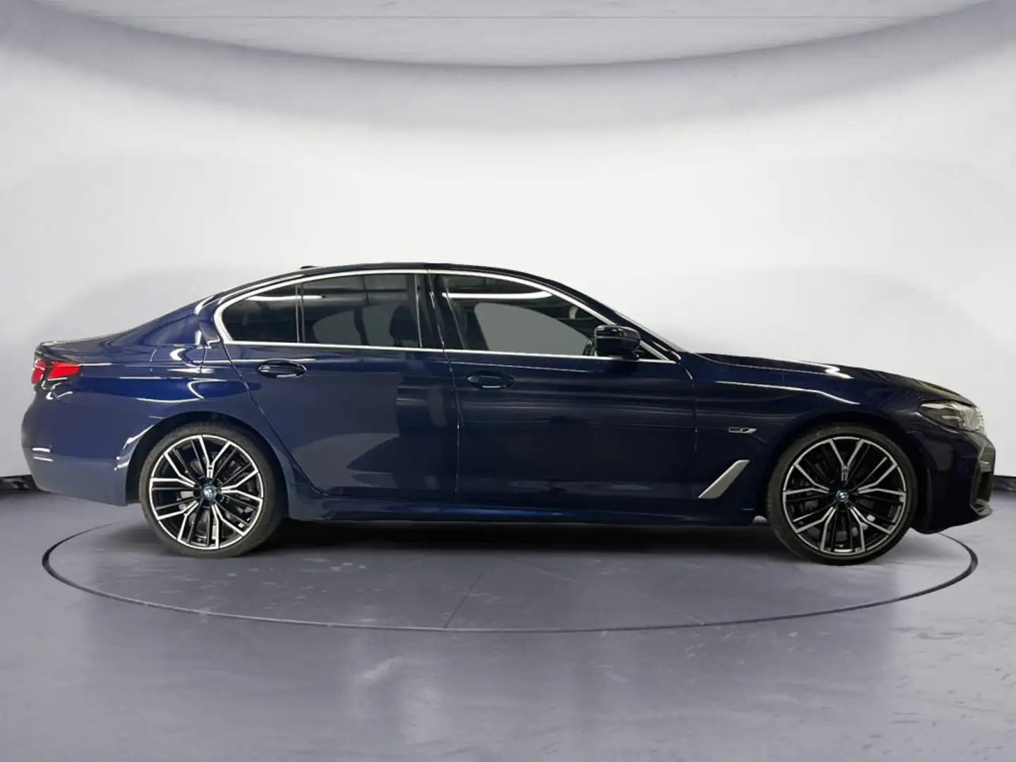 BMW 545 545e xDrive M Sport PHASE 2 - Toit Pano - Azul - 2