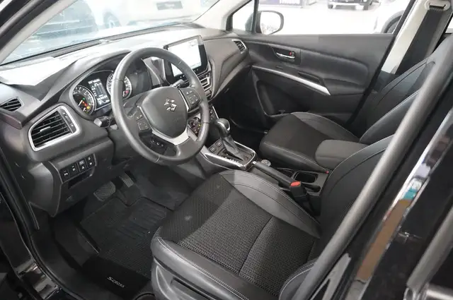 Suzuki SX4 S-Cross view 13