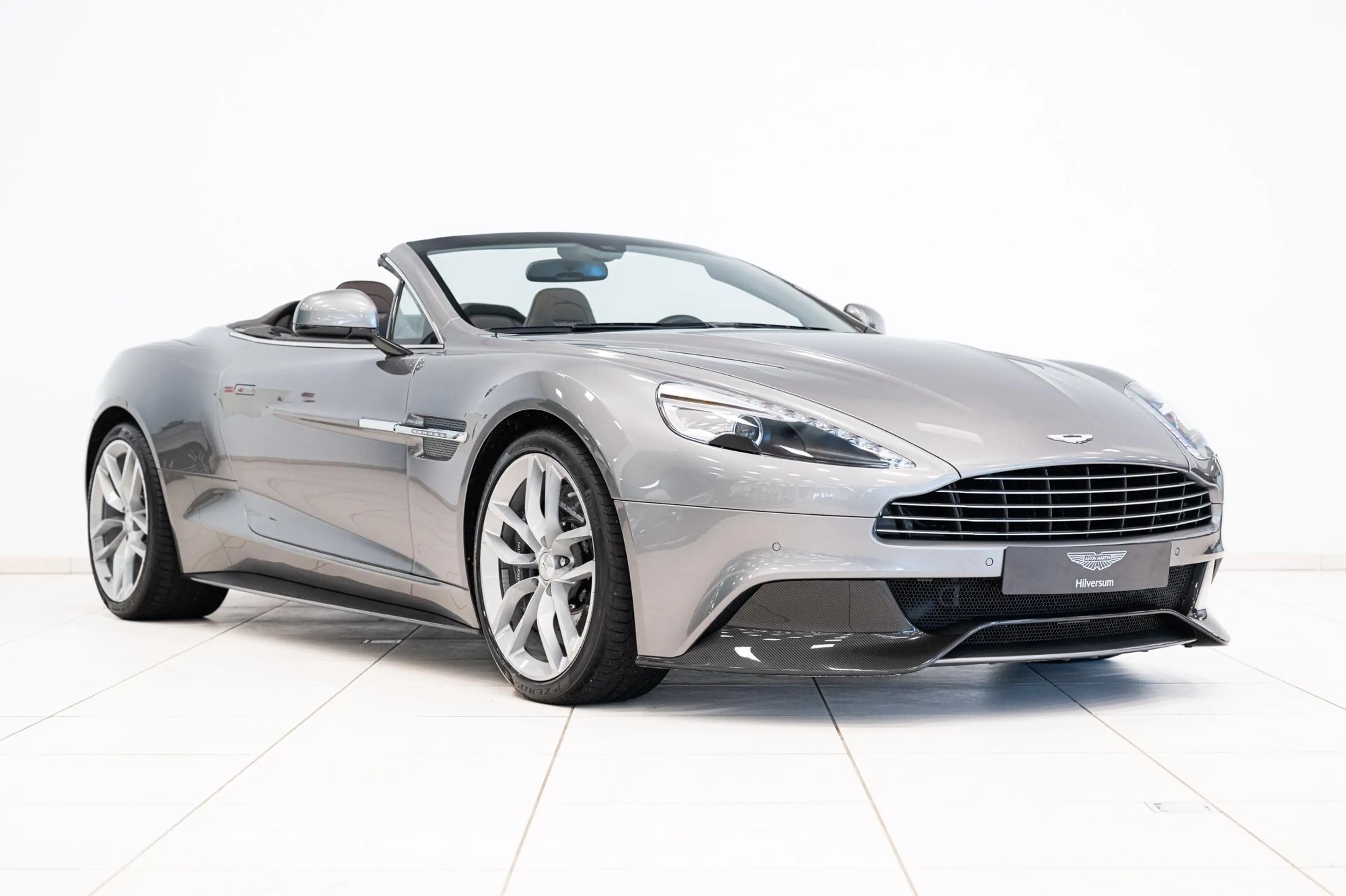 Aston Martin Vanquish Volante | 8-Speed | 1st Owner | Incl. BPM | — photo 11