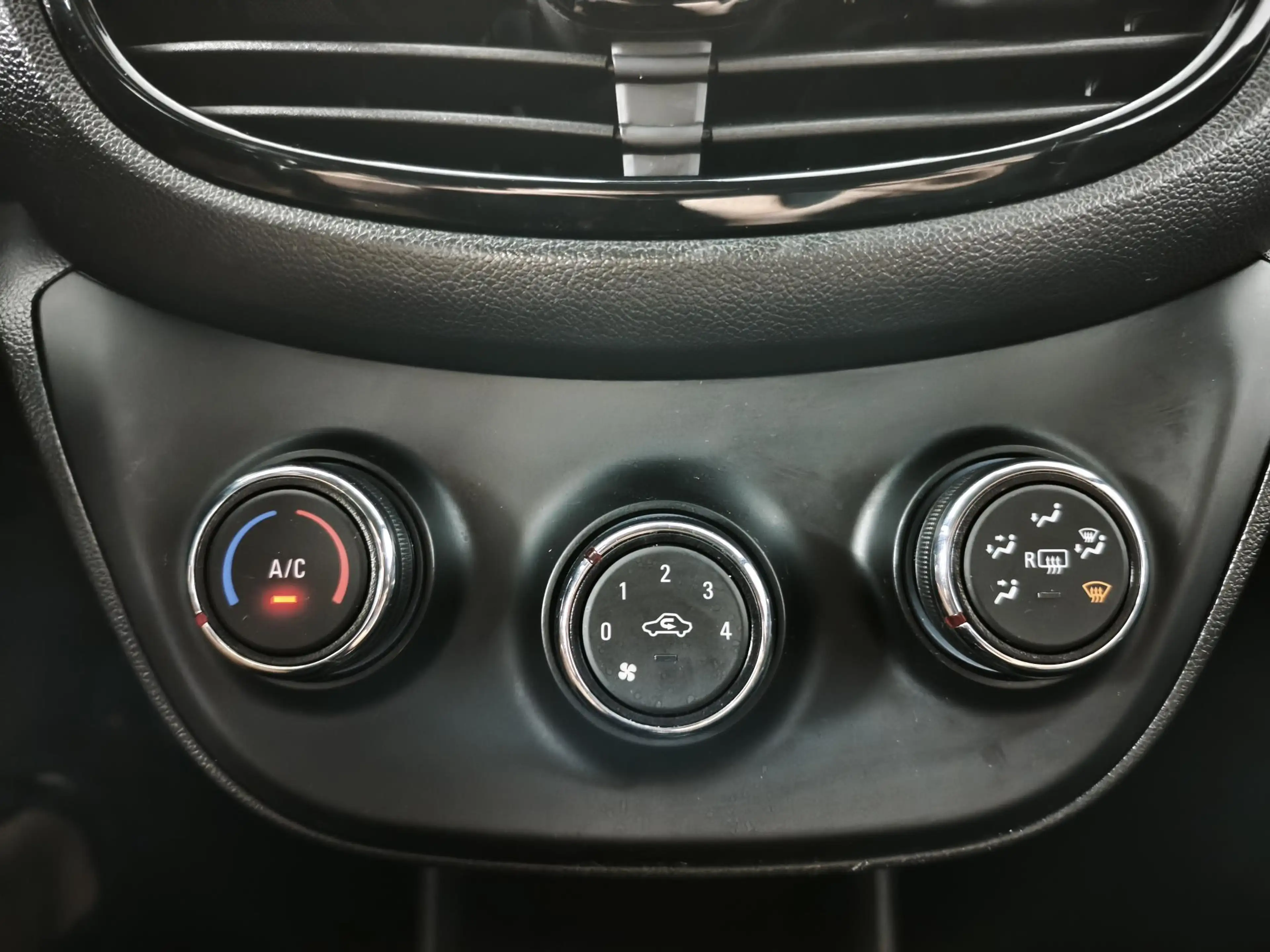 Opel Karl 1.0 Rocks Online Edition | Apple CarPlay / Android — photo 13