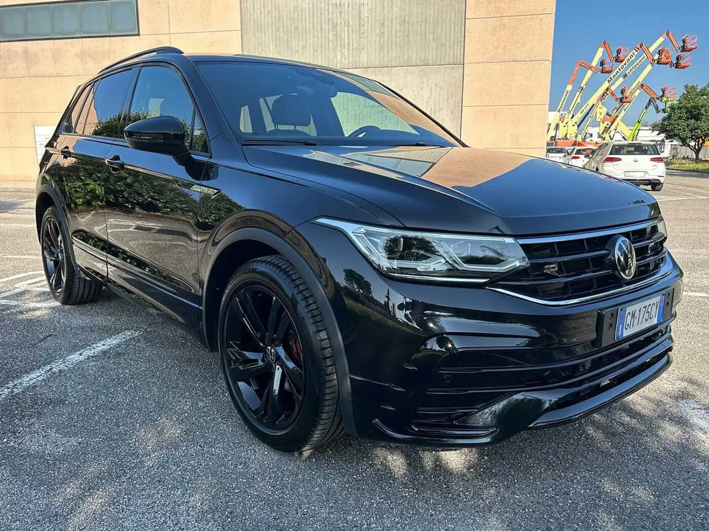 Volkswagen Tiguan 2ª serie 2.0 TDI 150 CV SCR DSG R-Line Nero - 2