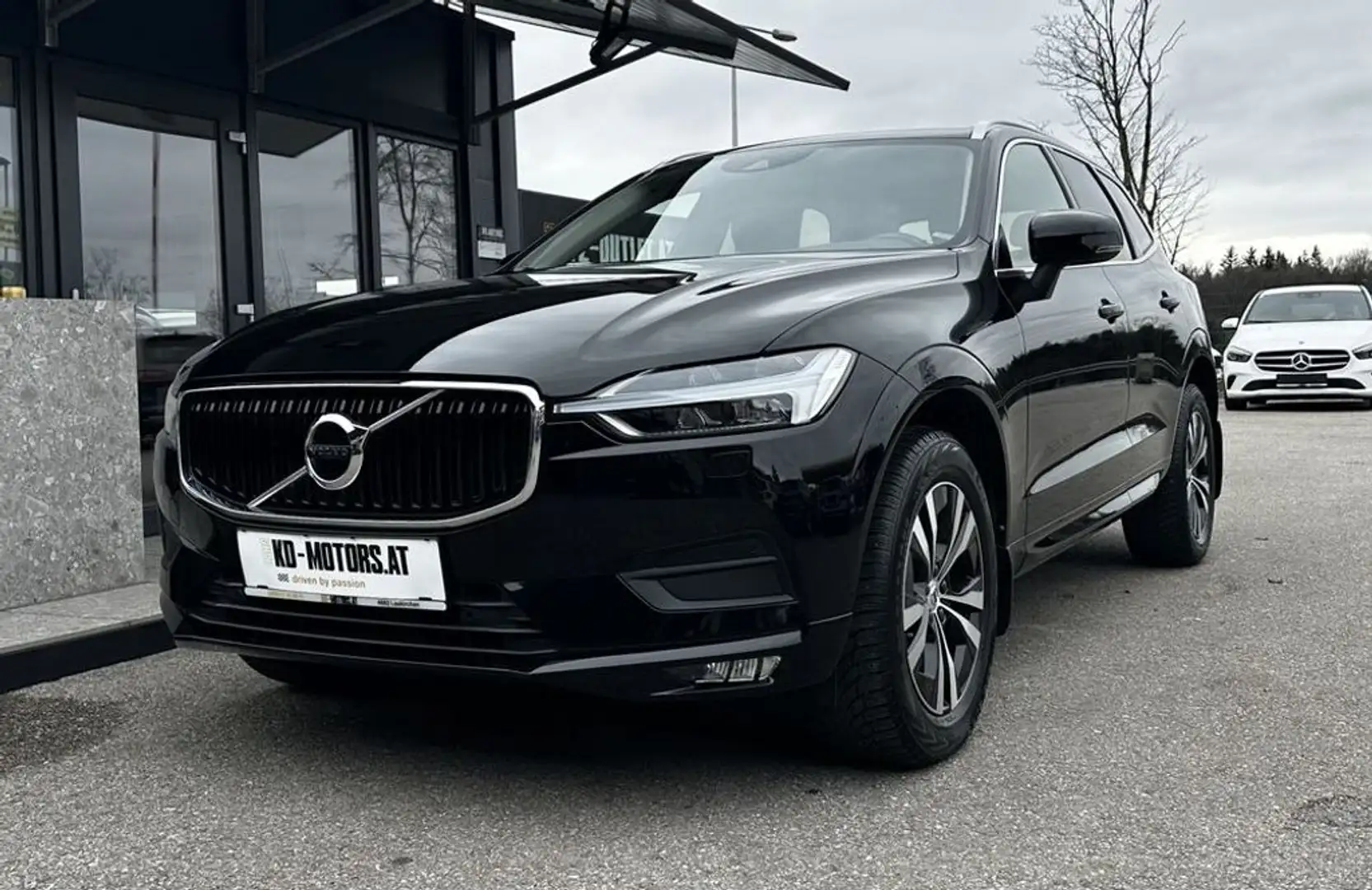 Volvo XC60 Momentum Pro AWD*1.Besitz*Leder*H&K*ACC*RFK* Schwarz - 1