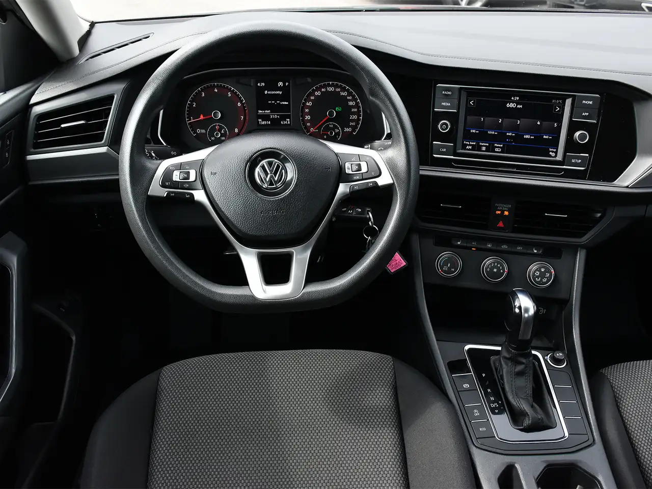 Volkswagen Jetta снимка Volkswagen Jetta