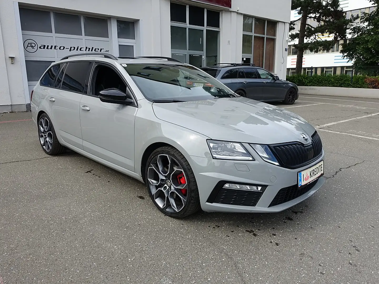 Skoda Octavia Combi RS 2,0 TDI 4x4 DSG Grijs - 2