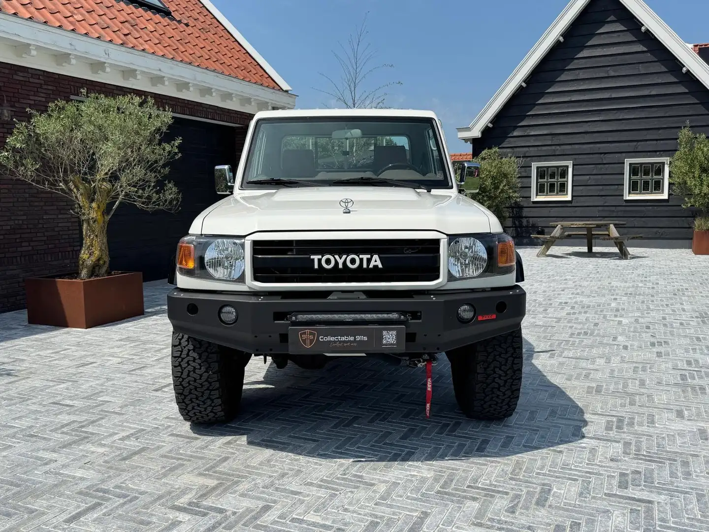 Toyota Land Cruiser 70th Anniversary Wit - 2