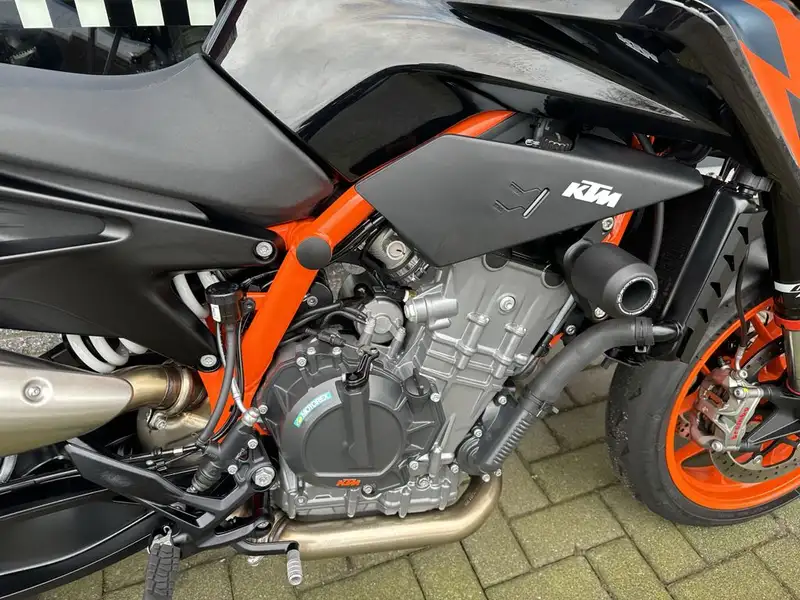 KTM 890 Duke R - foto 6