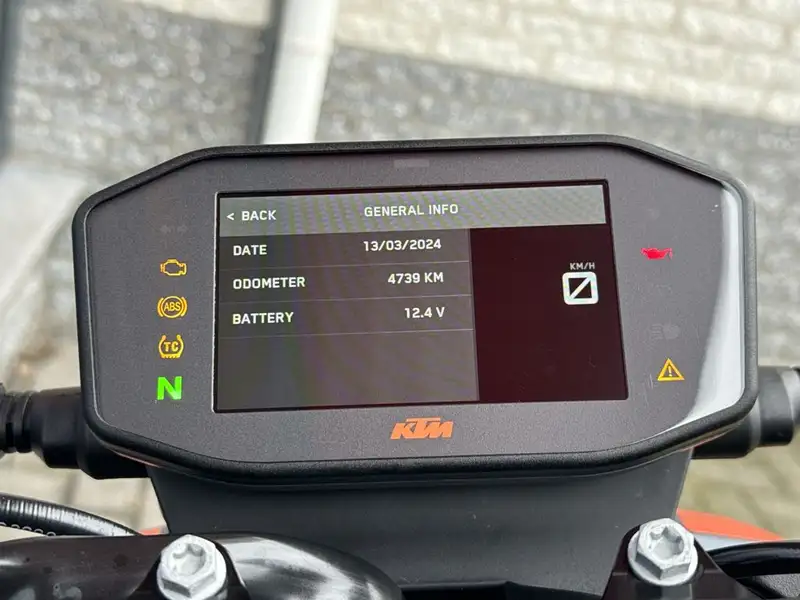 KTM 890 Duke R - foto 8