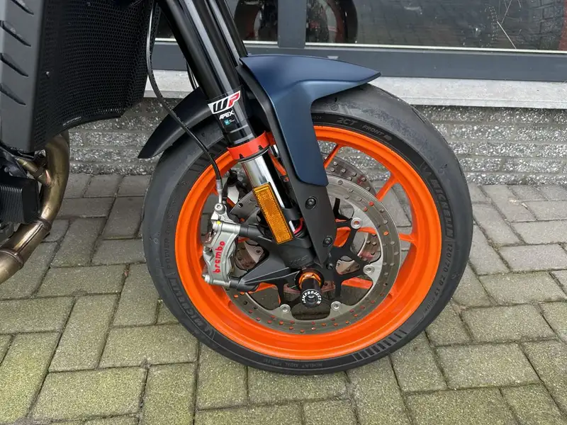KTM 890 Duke R - foto 5