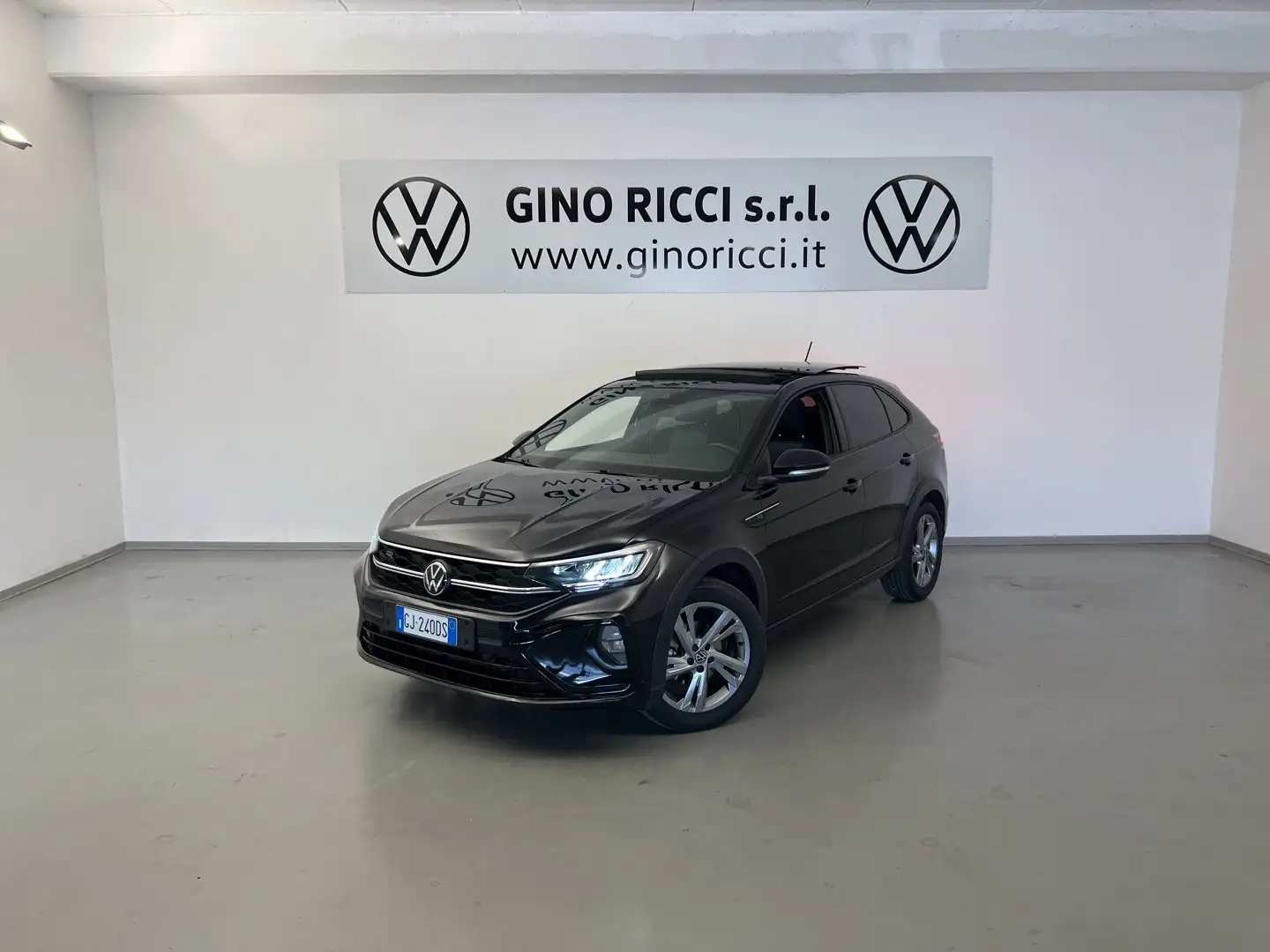 Volkswagen Taigo 1.0 TSI 110 CV R-Line Schwarz - 1