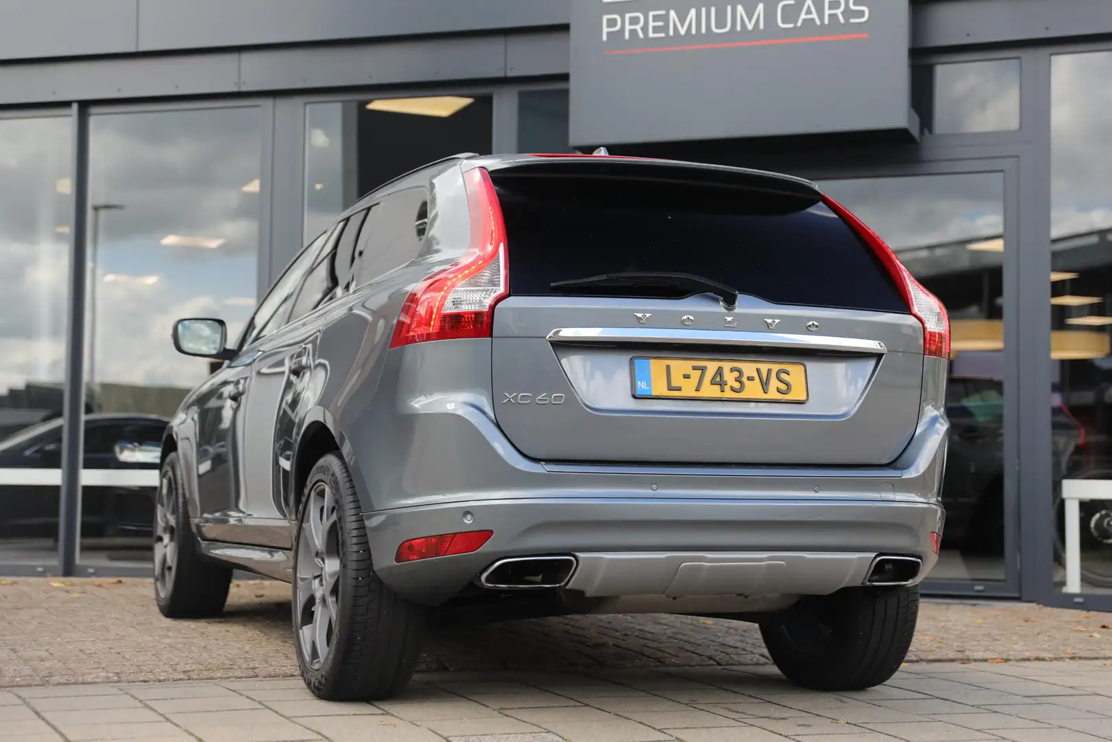 Volvo XC60 2.0 T6 Polar+ | 306PK 2000KG Trekgewicht | Afneemb Grijs - 2