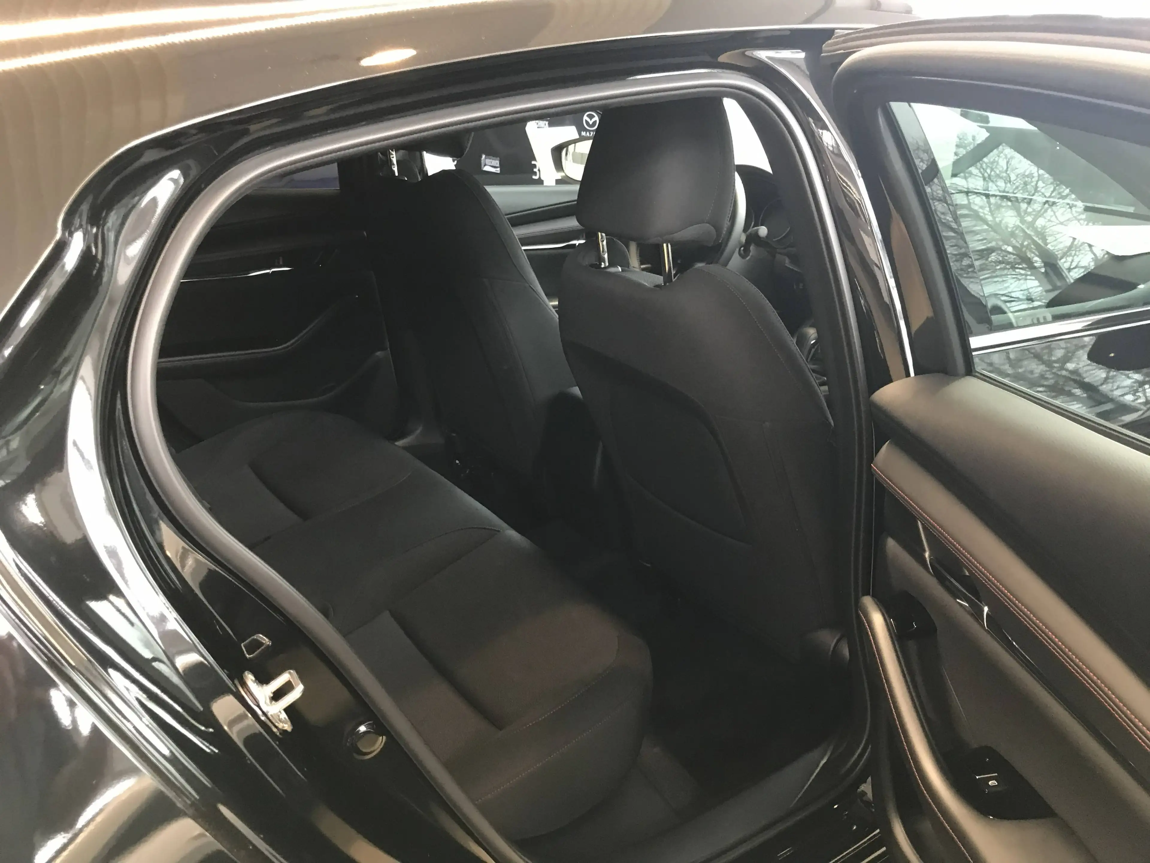 Mazda 3 2.5L e-SKYACTIV G 140ps 6AT HOMURA — photo 8