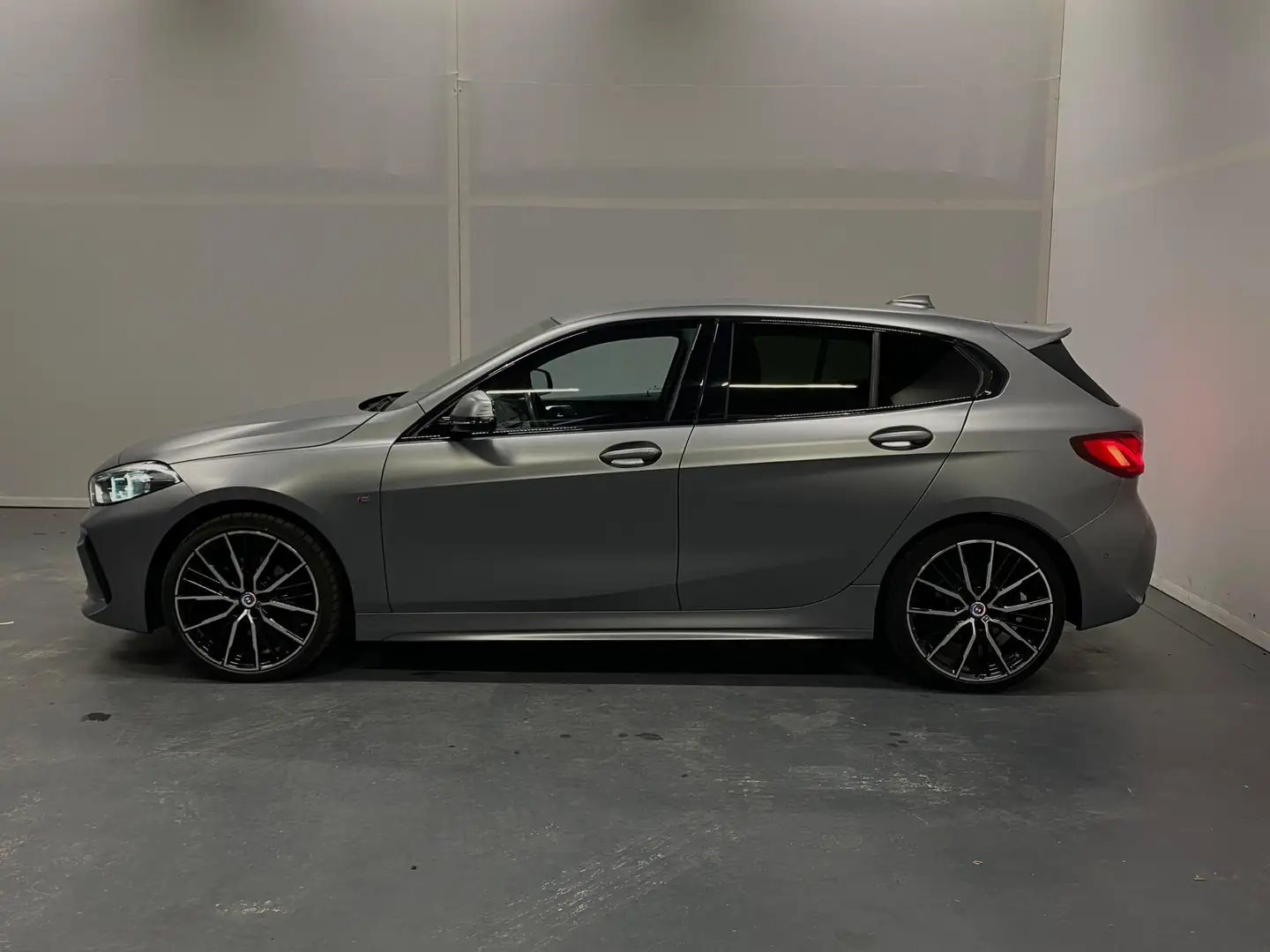 BMW 118 1-serie 118i Executive Gris - 2