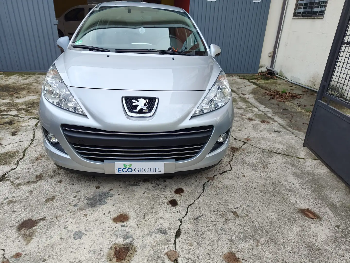 Peugeot 207 207 5p 1.4 16v One-Line Silber - 1