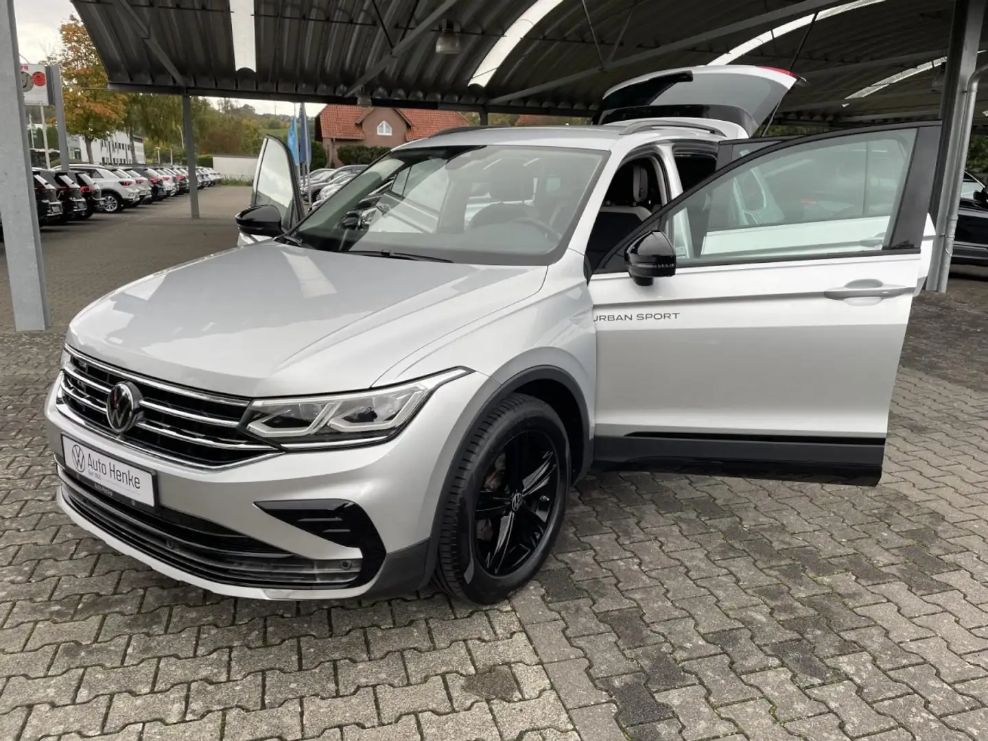 Volkswagen Tiguan 2.0 TDI DSG LIFE + AHK + NAVI + ACC Klima Navi Silber - 2