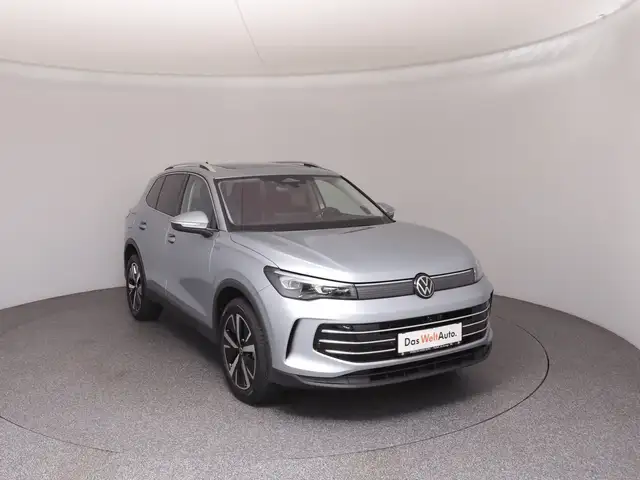 Volkswagen Tiguan view 2