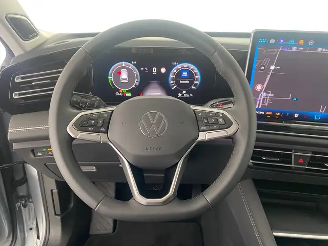 Volkswagen Tiguan view 13