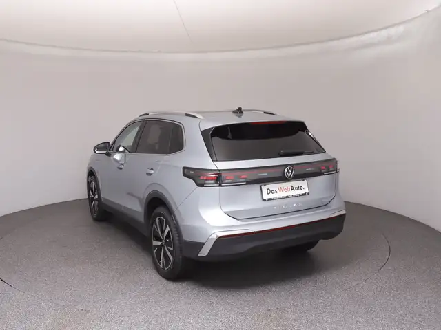 Volkswagen Tiguan view 5