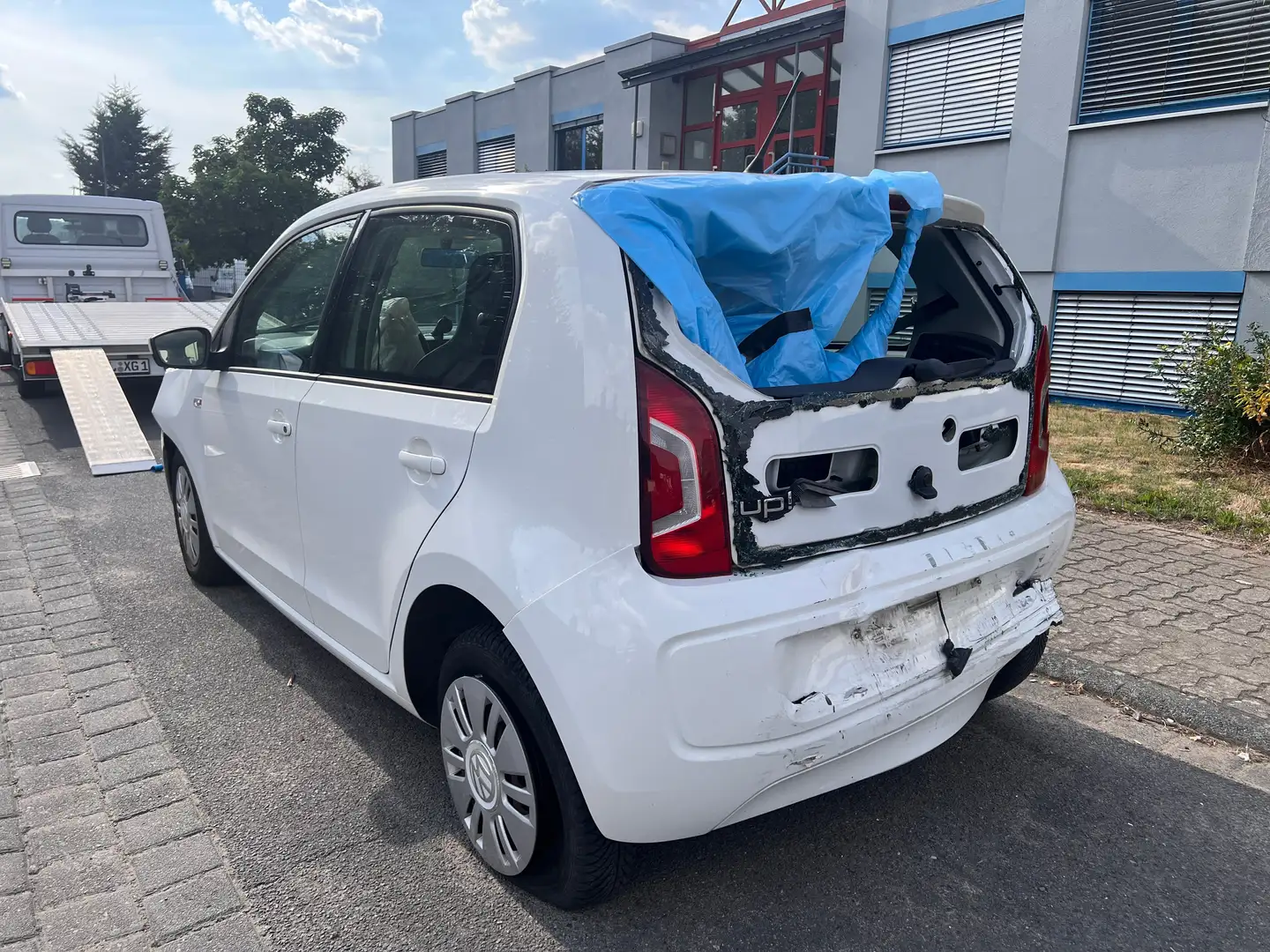 Volkswagen up! 1.0 Move / TOTALSCHADEN / 2.HAND / KLIMA / SHZ / Weiß - 2
