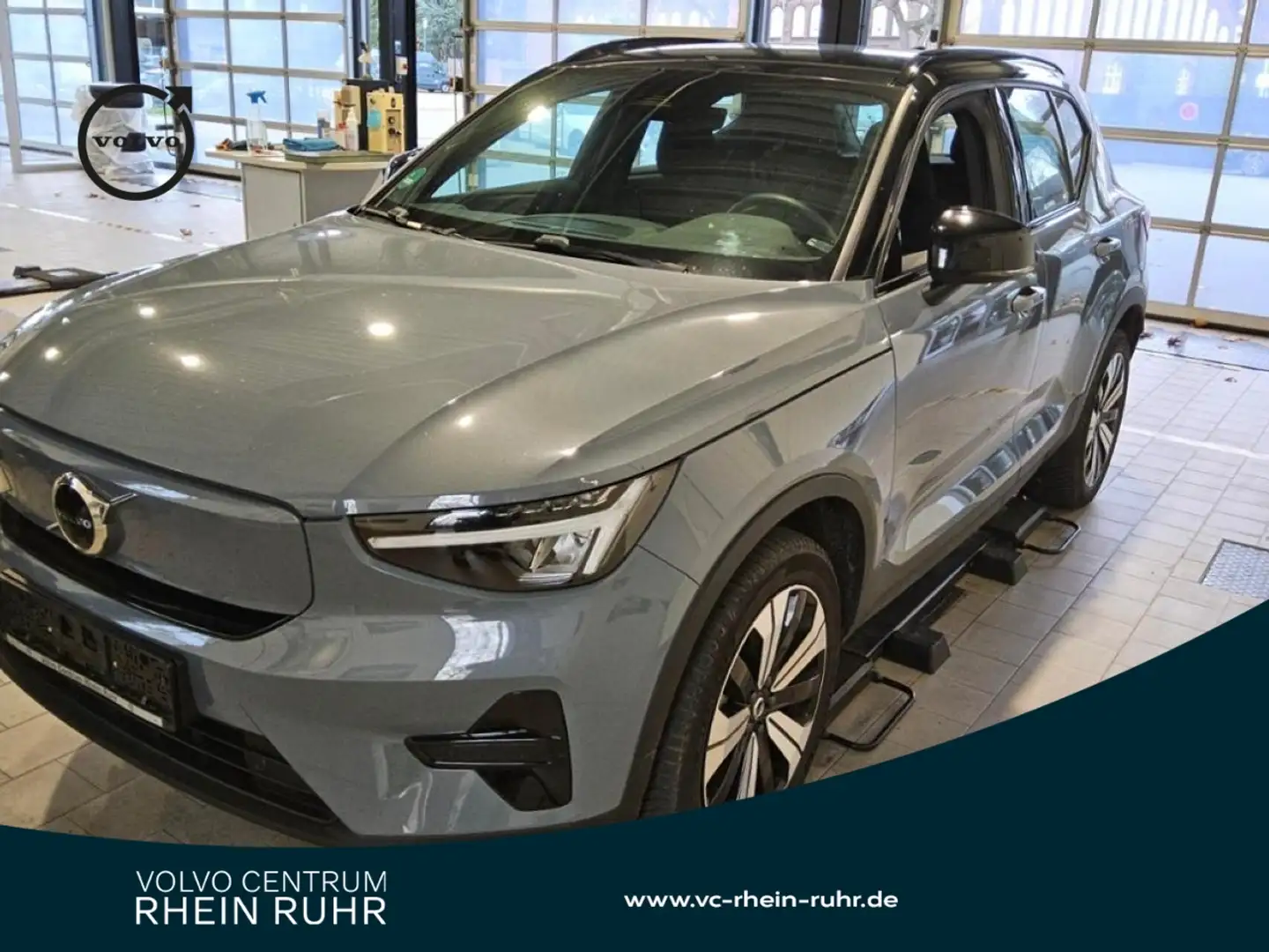 Volvo XC40 PURE ELECTRIC CORE AHK+MET+STANDHZ+KAMERA+ Grau - 1