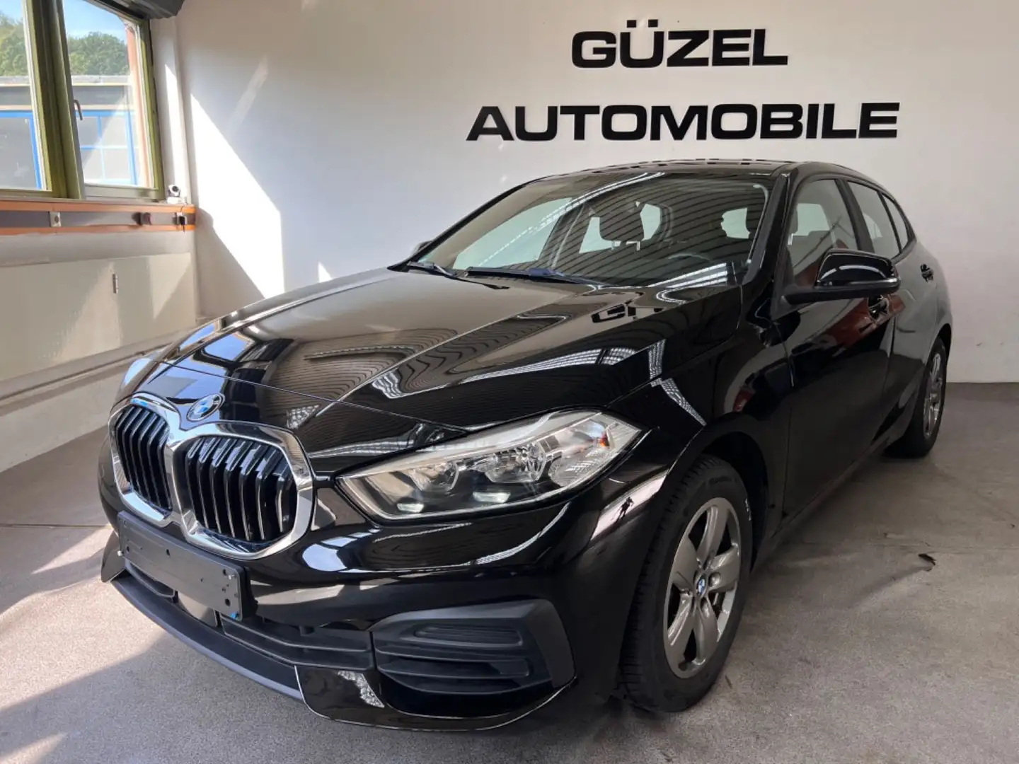BMW 118 i/UNFALLFREI/1.HAND/TÜV AU NEU/EURO6 Noir - 1