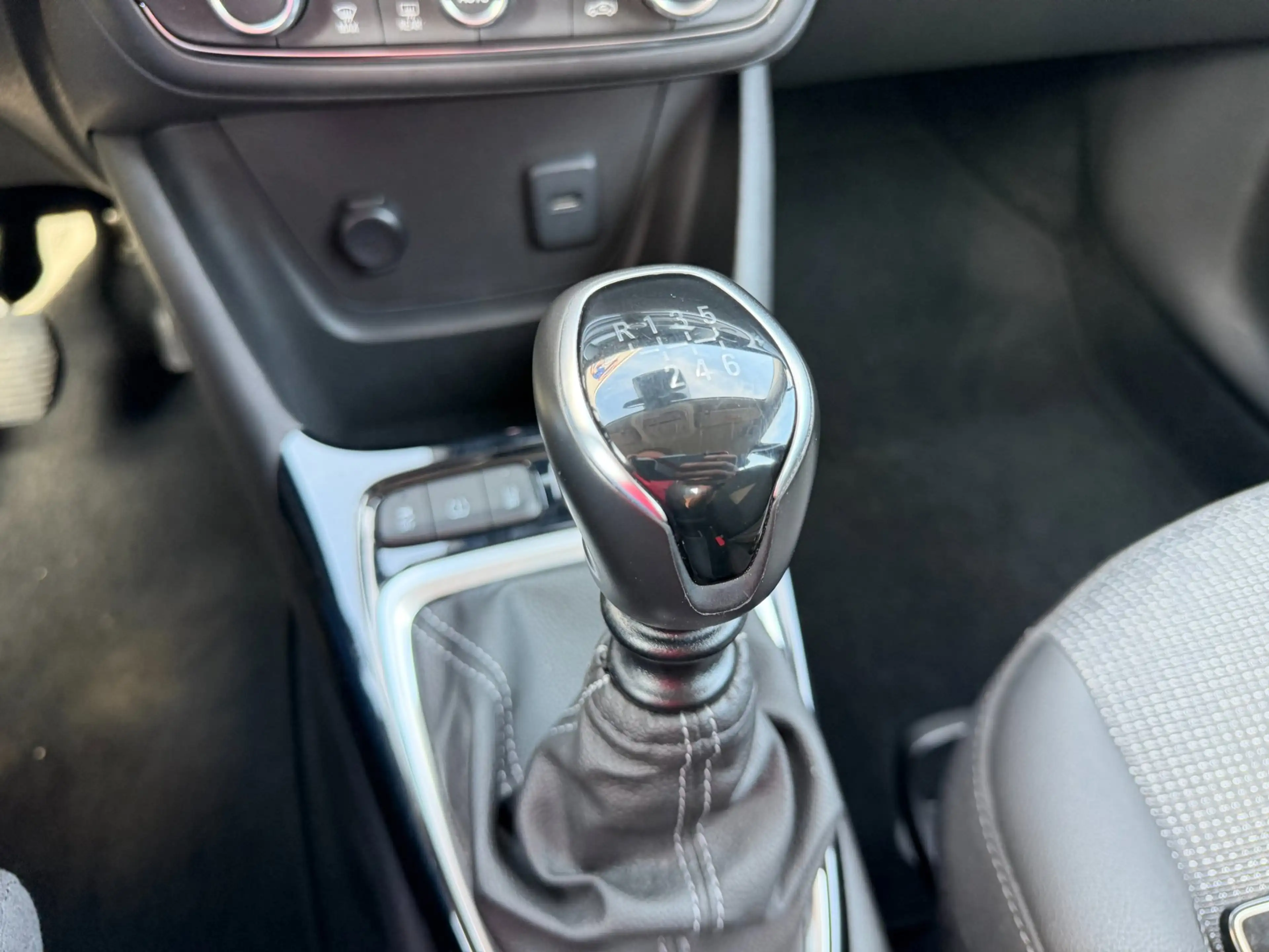 Opel Crossland 1.2 Turbo Elegance — photo 21