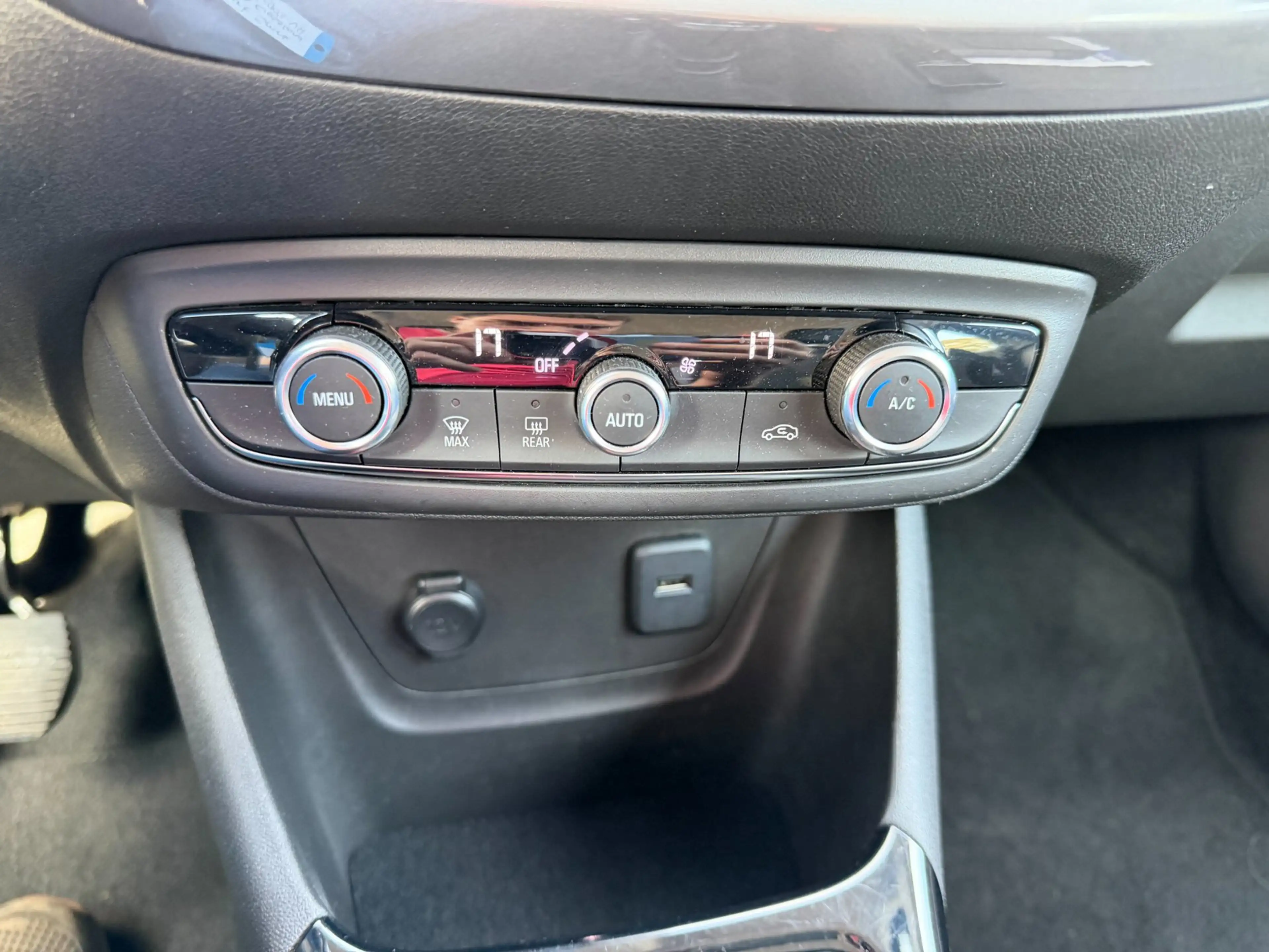 Opel Crossland 1.2 Turbo Elegance — photo 20