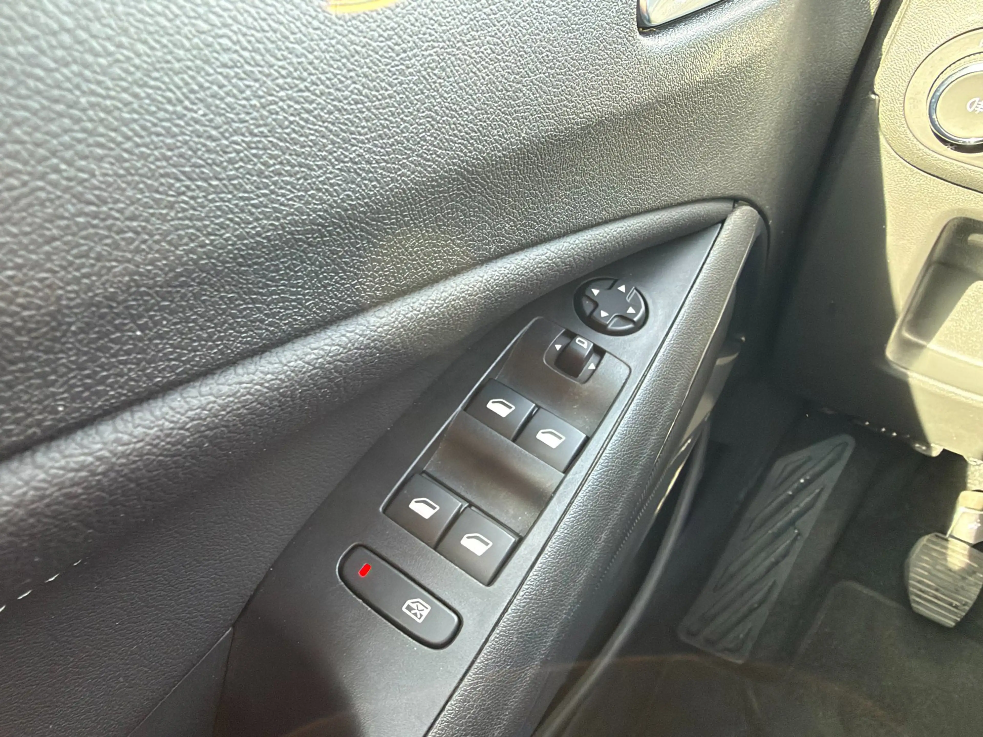 Opel Crossland 1.2 Turbo Elegance — photo 16
