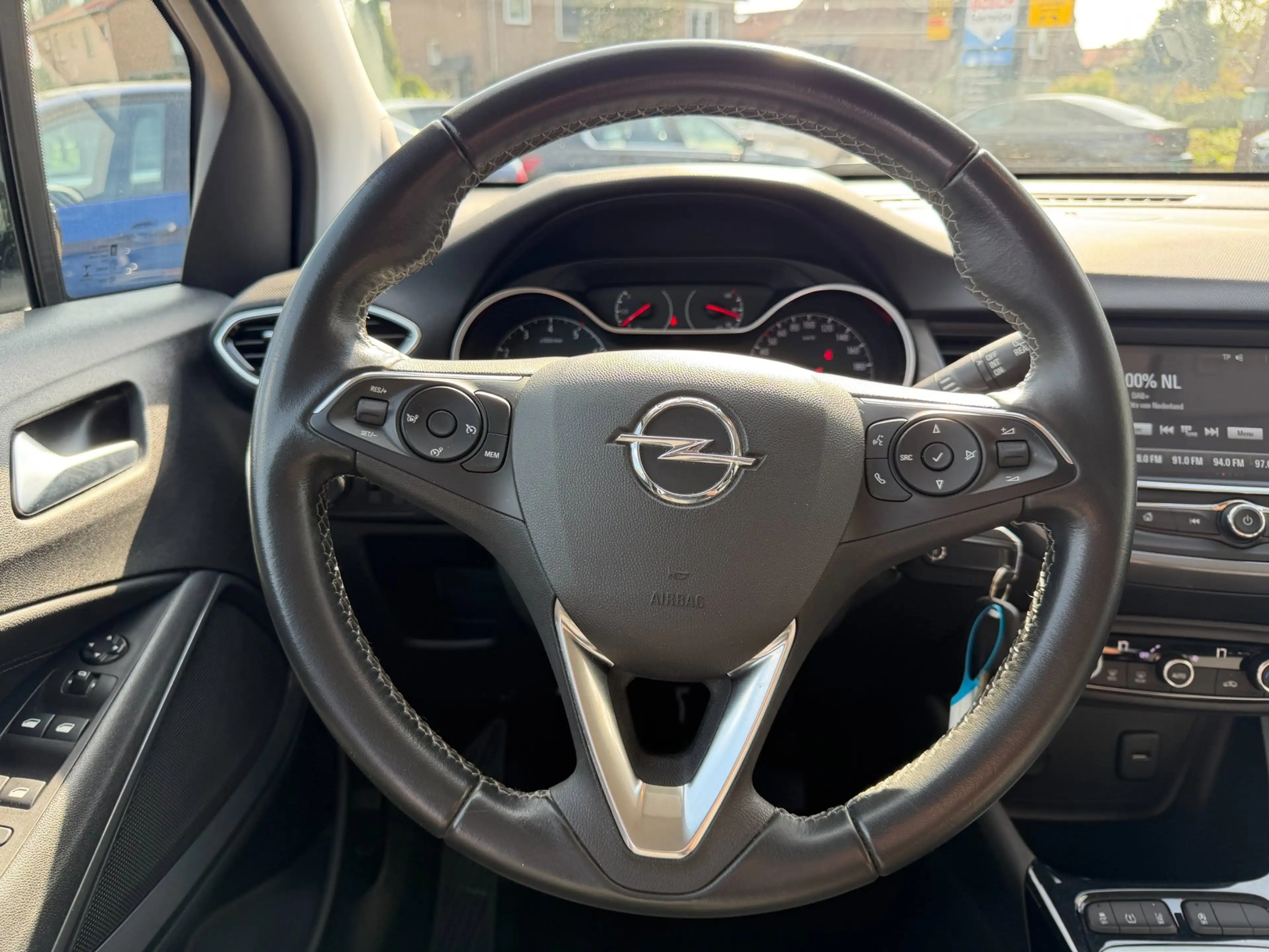 Opel Crossland 1.2 Turbo Elegance — photo 9