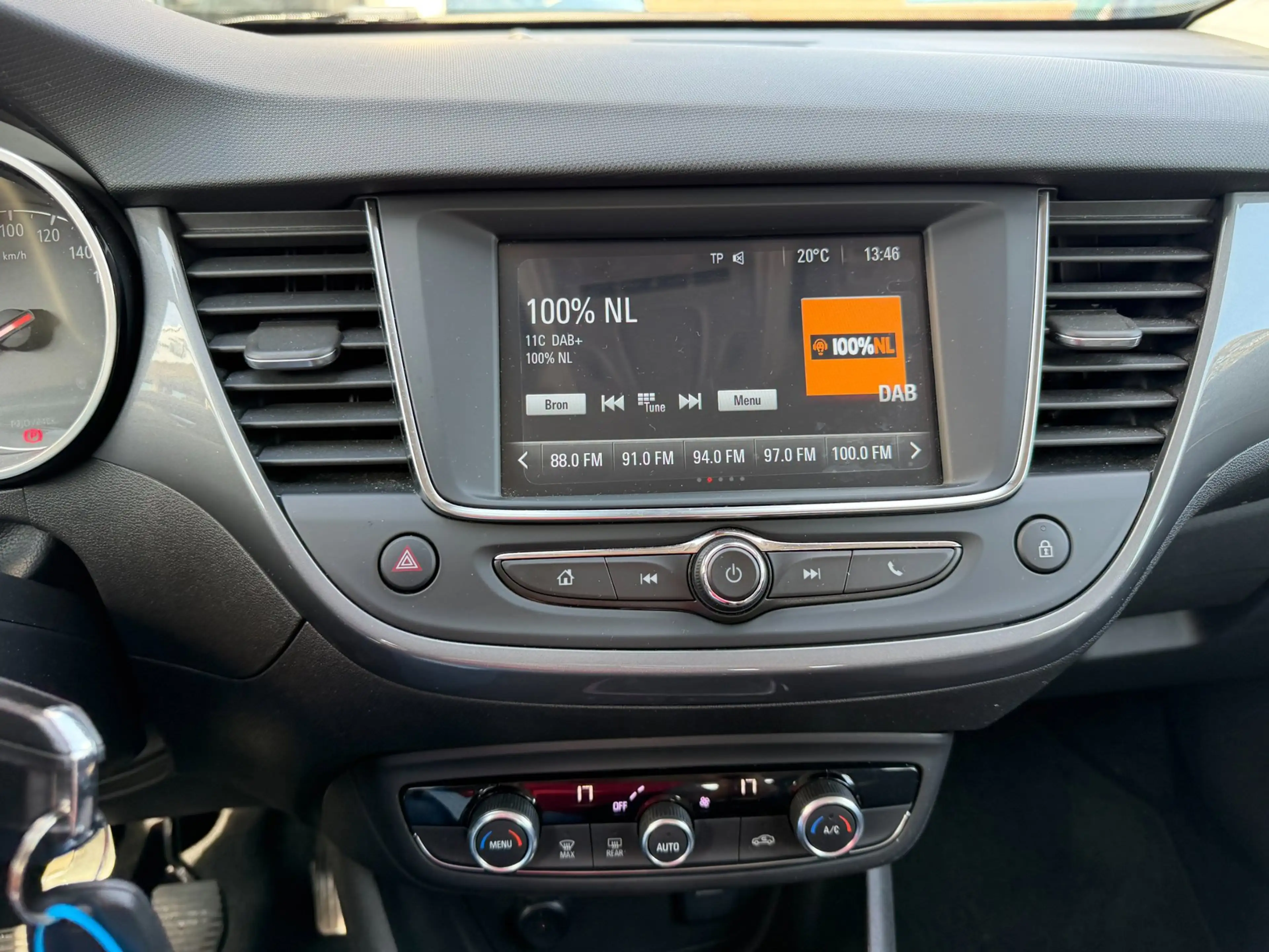Opel Crossland 1.2 Turbo Elegance — photo 17
