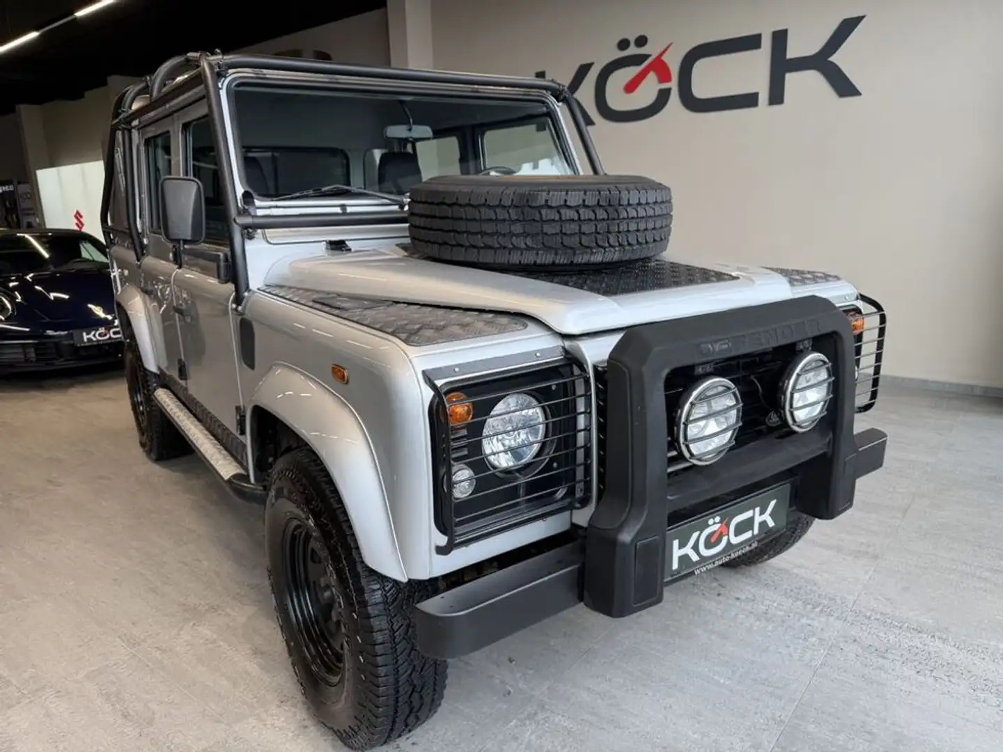 Land Rover Defender 110 Silber - 2