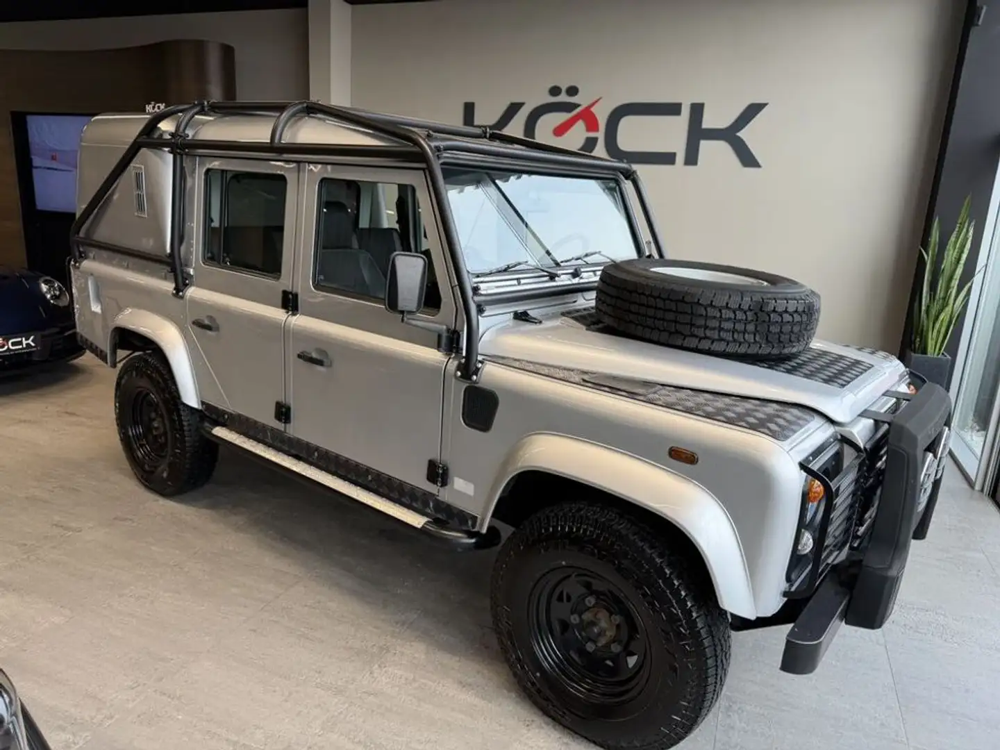 Land Rover Defender 110 Silber - 1
