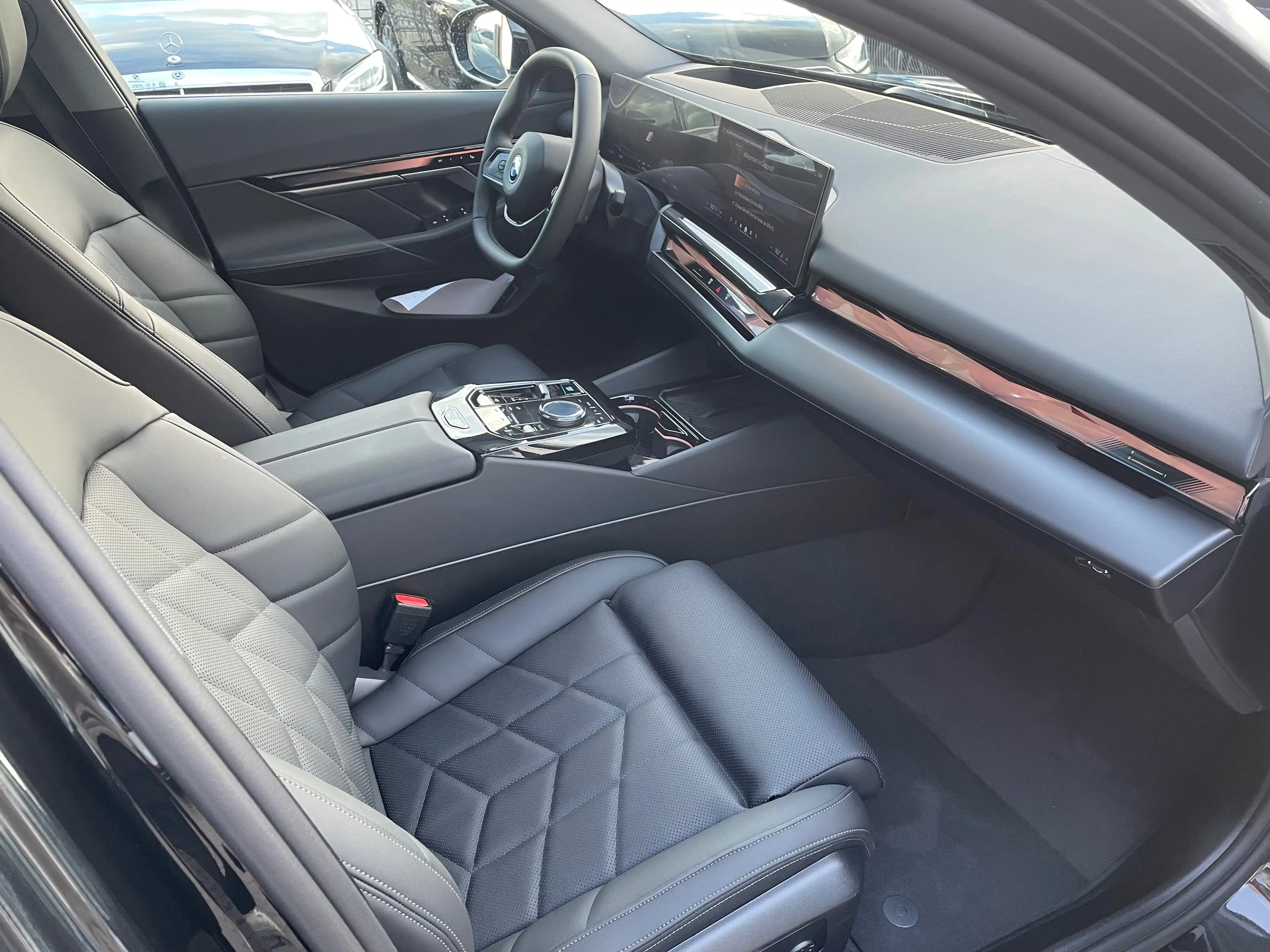 BMW i5 40 eDrive — photo 8
