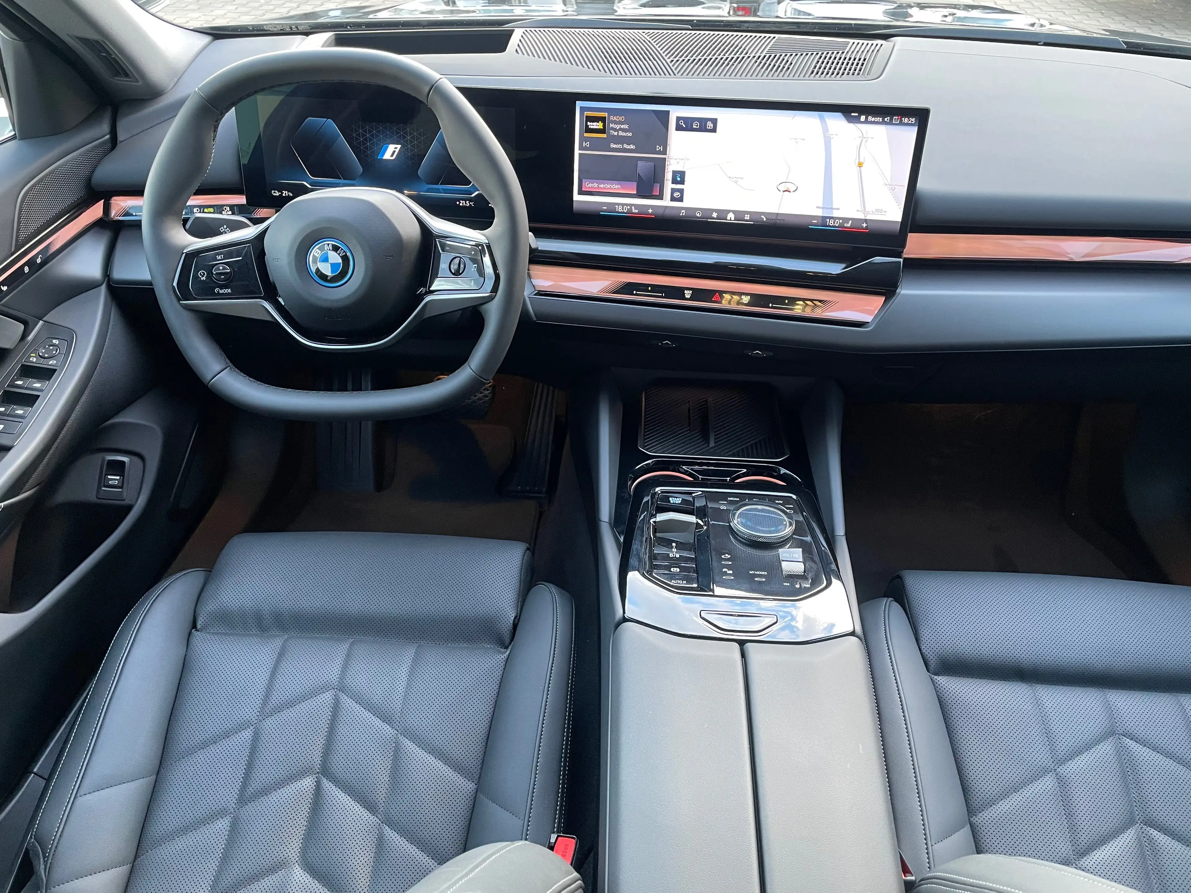 BMW i5 40 eDrive — photo 10