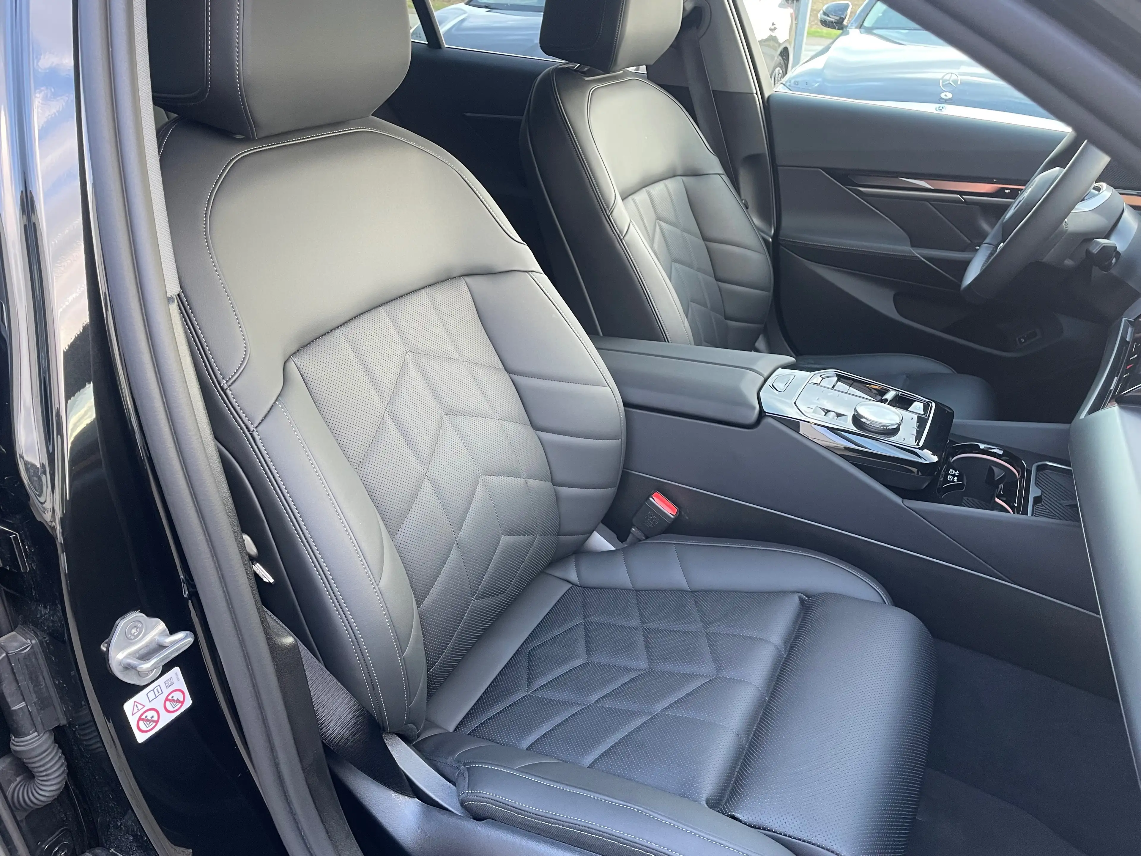 BMW i5 40 eDrive — photo 9