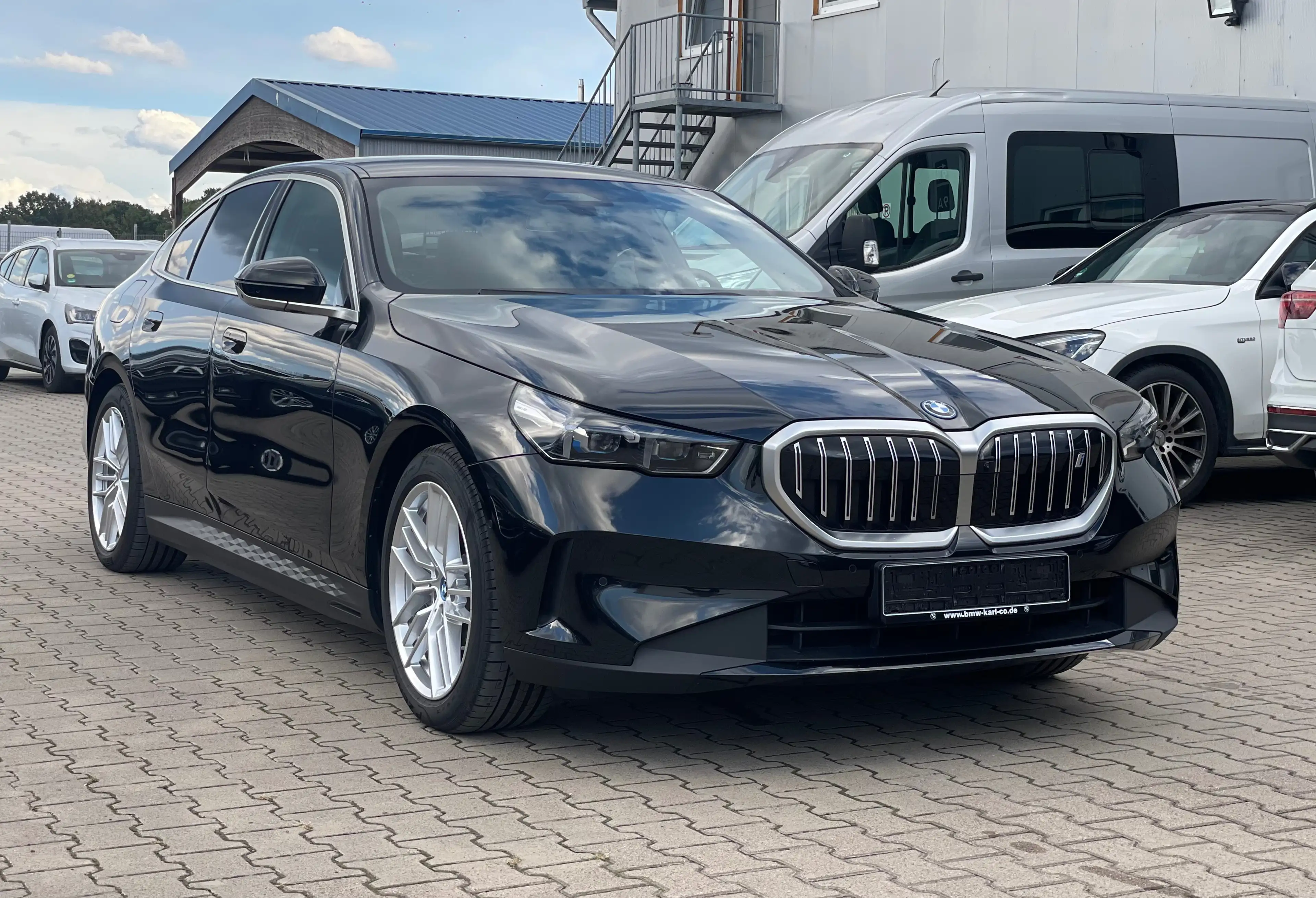 BMW i5 40 eDrive — photo 2